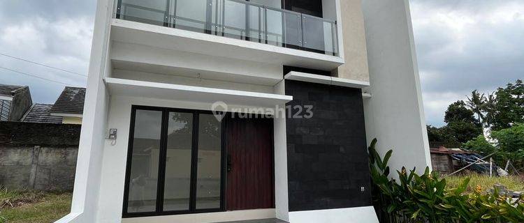 Rumah Baru Mewah 2 Lantai Kontemporer Dalam Kavlingan Di Jalan Kaliurang Km 9.5 Gentan Slemanharga: 1.575 Milyar [ Nego ]--------------------------------------------legalitas: Shm Pbglokasi Timur Pasar Gentandalam Kavlingan 8 Unitmaghnet Kawasan:--------- 1