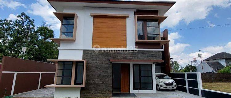 Rumah Mewah 2 Lantai Dalam Perumahan One Gate System Di Maguwoharjo Depok Sleman

dalam Ringroad
 1