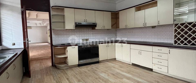 House for Rent with 6-Car Garage mE009 1