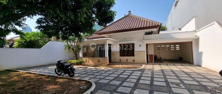 CB111 Rumah Di Menteng Di Sewa Dengan Carport Untuk 5 Mobil 1