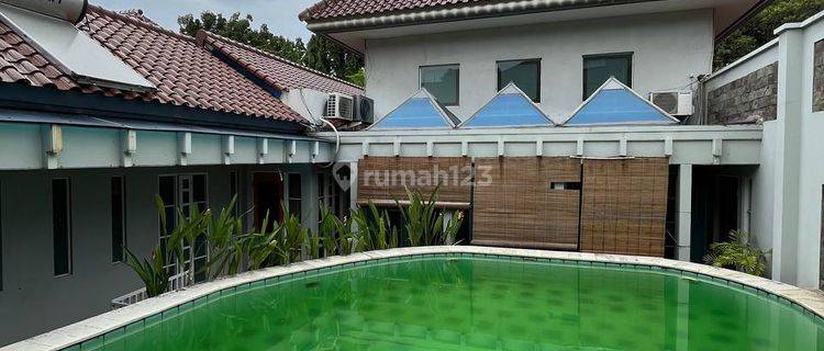 CB136 Rumah Hadap tenggara Disewakan Di Menteng 1