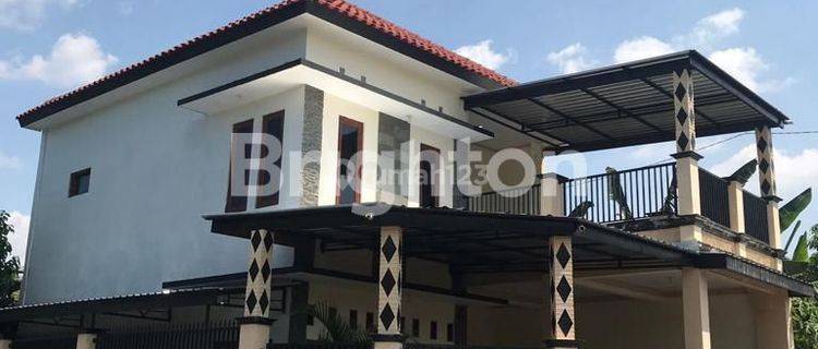 Rumah 2 Lantai Dekat Bandara Adi Sumarmoe 1