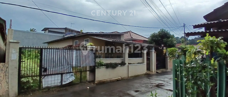 Spacious Residence Within Walking Distance to Station in Panaragan, Bogor 1