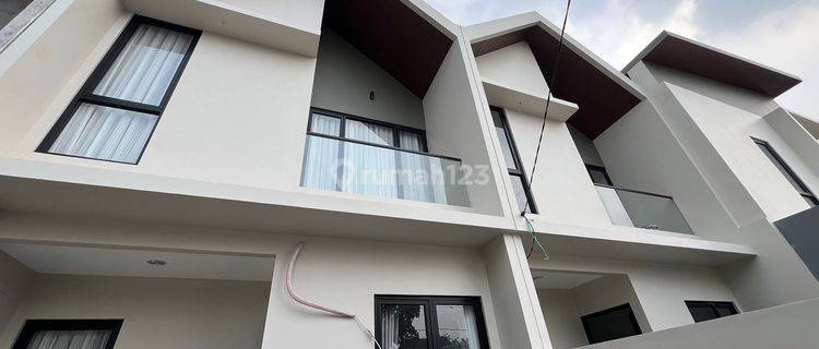 Meruya 5x25 Rp 2.35M Exclusive, Jalan Lebar, Bebas Banjir St 1