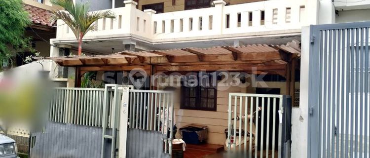 Sell Cheap! Cozy House in a Quiet Neighborhood Ready to Occupy in Puri Indah - West Jakarta 1