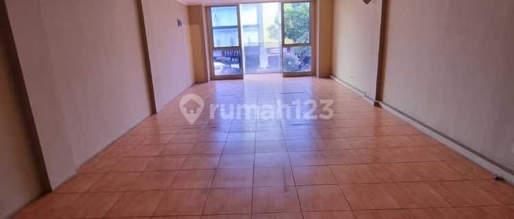 Good 3-Story Shop House in Pasirkaliki 1