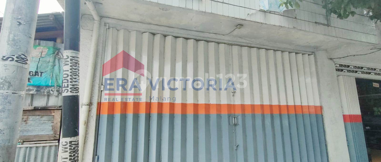 Shop House for Sale in Downtown Probolinggo, Busy Location, Near the Town Square 1