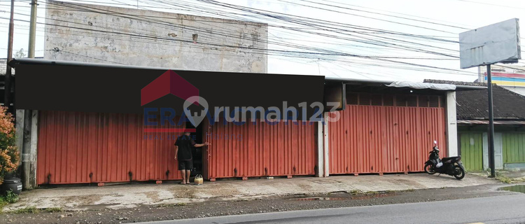 Roadside Shop House on Malang-Blitar Main Road, Strategic Location 1