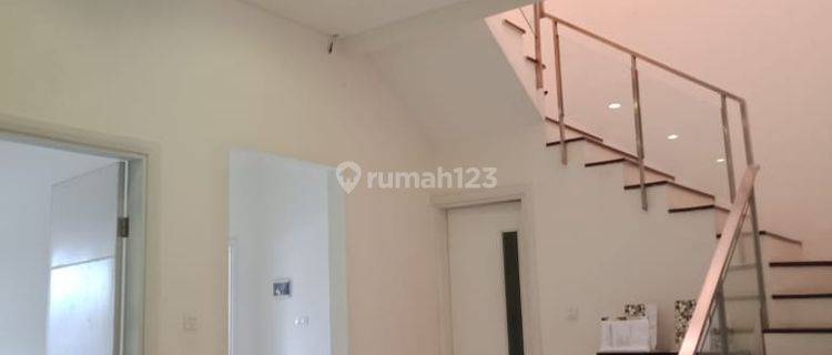 Dijual Rumah Cantik 2 Lantai di Sayap Setiabudi Bandung 1