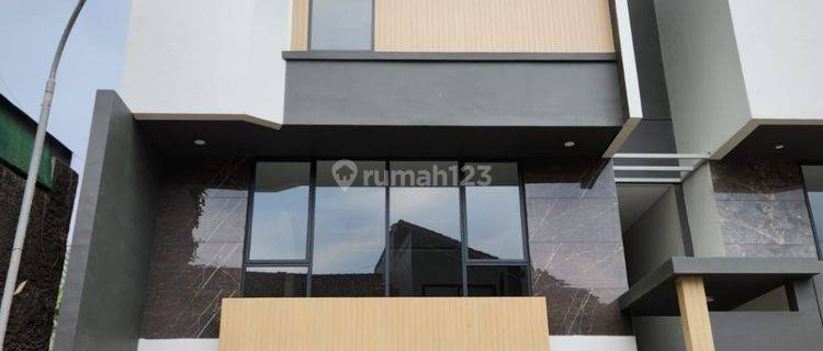 Dijual Rumah Baru 2 Lantai di Setra Duta, Bandung 1