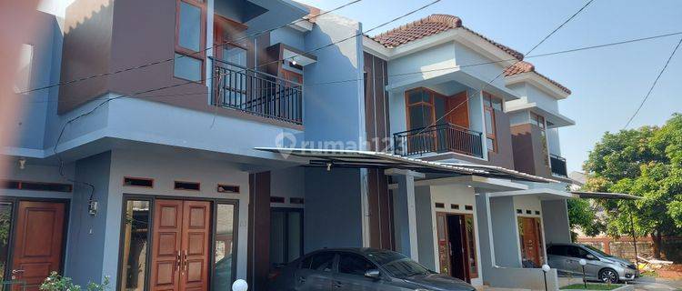 Rumah Minimalis Modern 2 Lantai Harga Termurah di Limo, Beji,  Pancoran Mas, Cinere Depok. Dekat Pintu Tol Sawangan dan Limo, Dekat Masjid Kubah Mas, Dekat Pusat Belanja, Sekolah Negeri dan Swasta Ternama, Rumah Sakit Permata Depok. Dapatkan Segera DP 0%, 1