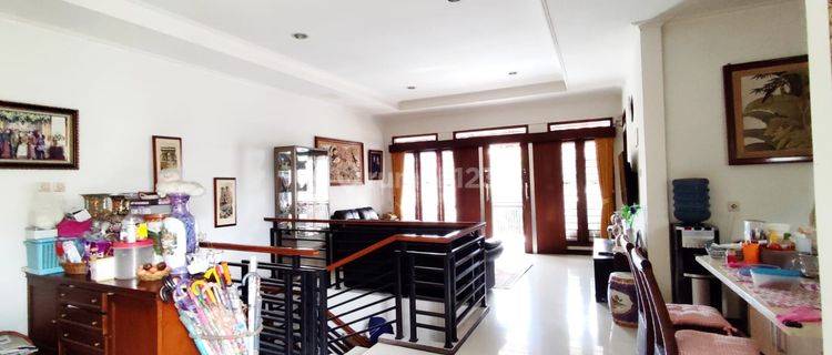 Dijual Rumah Terawat Tengah Kota di Cikaso Bandung 1