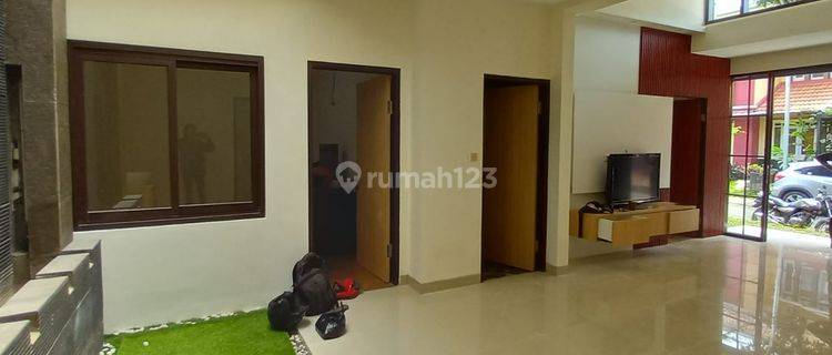 Dijual Rumah Bagus 2 Lantai di Kota Baru Parahyangan 1