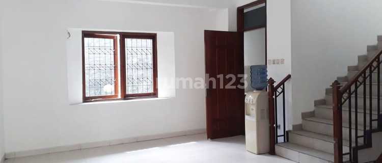 Disewakan atau Dijual Rumah Tinggal 2 Lantai di Sayap Sutami Sukahaji Bandung 1