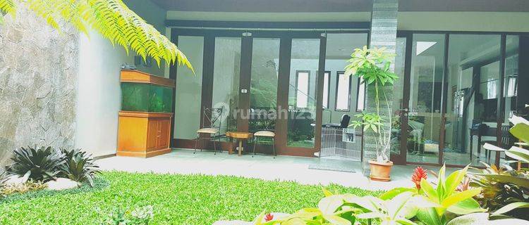 Dijual Rumah Mewah Minimalis di Komplek Elite Setraduta 1