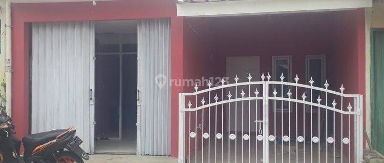 Di jual rumah 300 jt an sudah ada tempat usaha nya lokasi dekat stasiun bojong gede 1