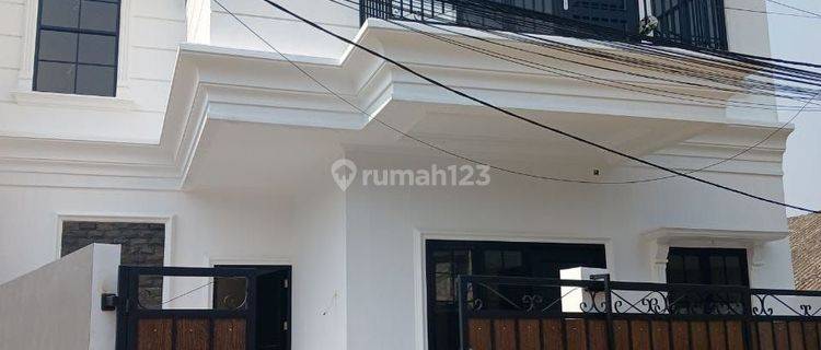 Rumah 2 Lantai Di Lokasi Strategis Dekat Stasiun Depok 1