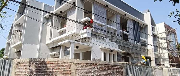 Rumah Bagus Unfurnished SHM Tenggilis Mejoyo, Surabaya 1