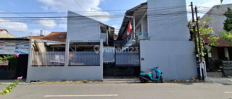 Kost 24 Kamar Di Jalan Utama Area Nologaten Dekat AMPLAZ 1