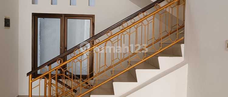 For Sale 3-Storey Shop House in Strategic Location Sunset Road, Front of Siloam Hospital Badung Bali 1