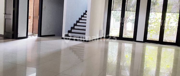 FOR RENT: MAJESTIC HOUSE IN AN EXCLUSIVE NEIGHBORHOOD 1