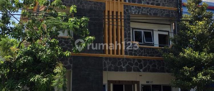 Rumah 3 Lantai Bagus SHM di Raya Gayungsari, Surabaya 1