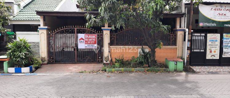 Rumah Bagus Semi Furnished HGB di Rewwin, Sidoarjo 1