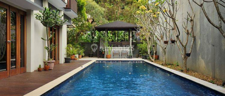 Rumah Premium Bagus Furnished di Hegarmanah, Bandung 1