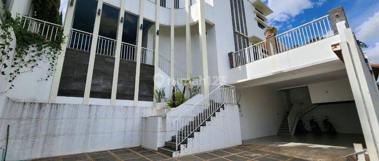 Rumah Villa Furnished di Dago Pakar Timur, Bandung 1