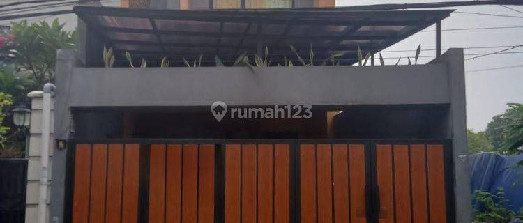 Rumah 3 Lantai Sudah Renovasi Di Utan Kayu Jakarta Timur  1