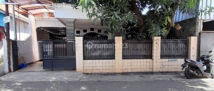 Rumah Bagus 2 Lantai di Rawa kuning Jakarta Timur  1