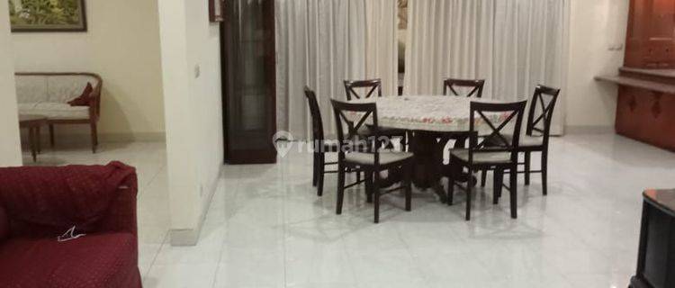 Old house. Large and spacious furnished in the Nangka Selatan area 1