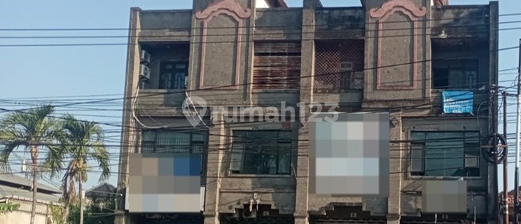 3-Story Shophouse in West Gatsu Area Near Mitra 10 1