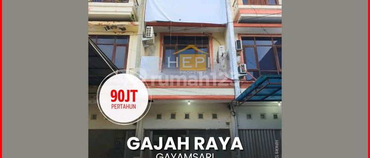 3-Storey Shophouse on Gajah Street, East Semarang, Strategic Location 1