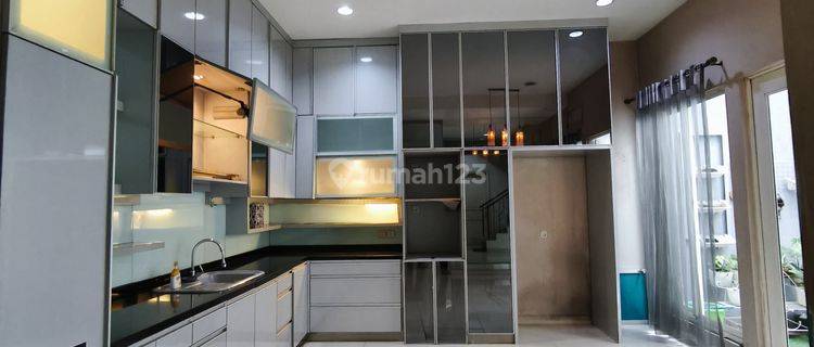 Rumah Phg Emerald Gading Serpong Luas 200 5kt Shm  1