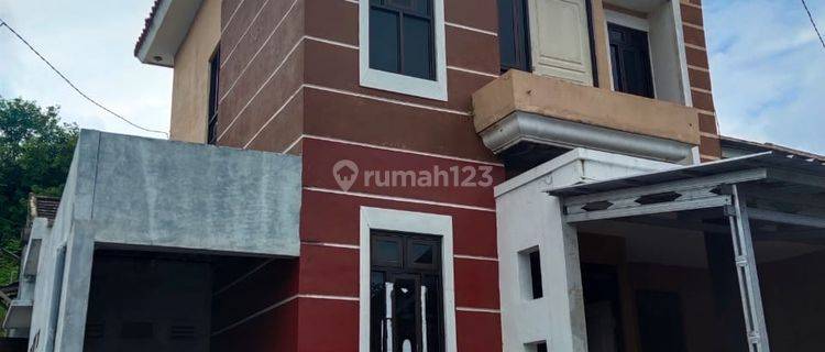 Rumah Bagus 2 Lantai Unfurnished di Jalan Arumsari Sambiroto Semarang 1