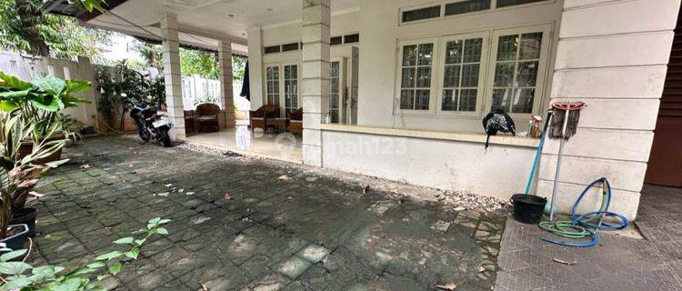 Dijual Rumah Area Dempo Kebayoran Baru Siap Huni Furnished  1