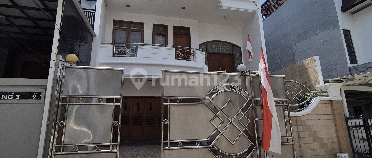 4-story house, 8x17 in Kelapa Lilin, Kelapa Gading, North Jakarta, with land certificate, multiple bedrooms, furnished. 1