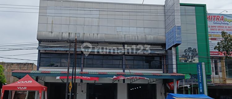 3-Story 3-Door Strategic Shop House on Jl. S. Parman, North Padang – Suitable for Business, Boarding House, or Residence 1