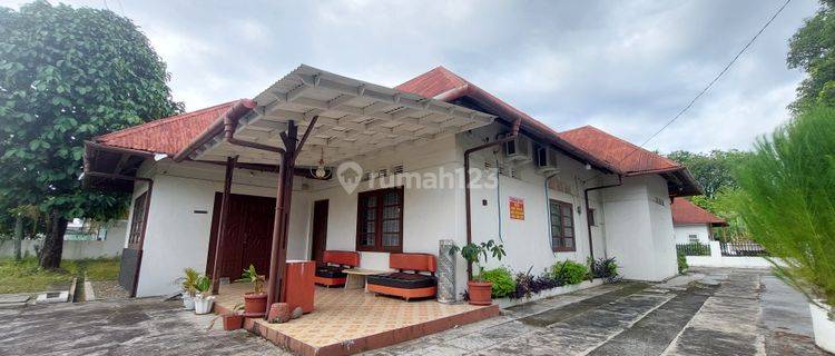 Rumah Besar Posisi Hook daerah Komersil Pusat Kota di Jl.Tan Malaka No.8 1