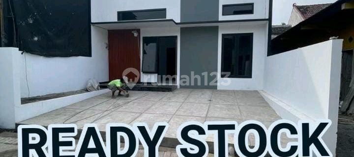 Beautiful House in Central Semarang Ready to Occupied Without Waiting Period 3 Bedrooms 1