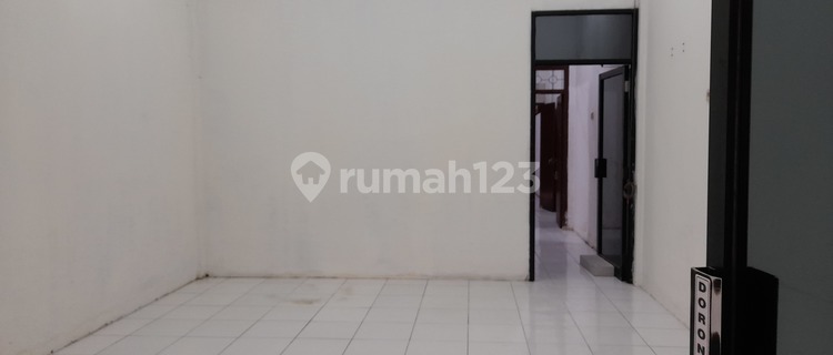 Rumah Nyaman Di Dalam Komplek Gajah Mada Jakarta  1