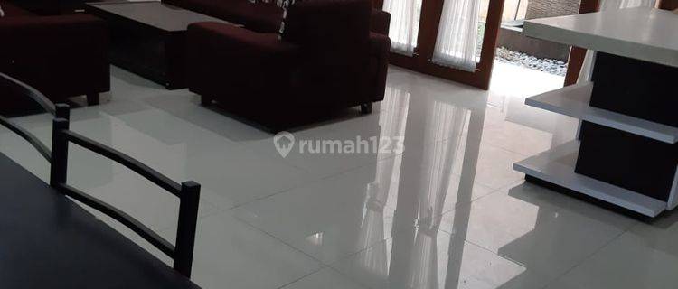 Disewakan Rumah Tinggal Siap Huni Furnished Lokasi di Setra Duta 1