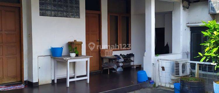 Disewakan Rumah Strategis Lahan Luas Kamar Banyak Di Dr. Otten 1