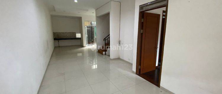 Disewakan Rumah nyaman dengan 4 KT Di Taman Kopo Indah III 1