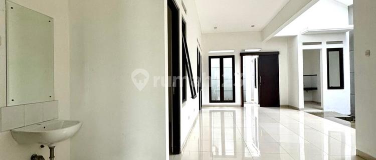 Rumah Minimalis Cantik di Komplek Batununggal Indah 1