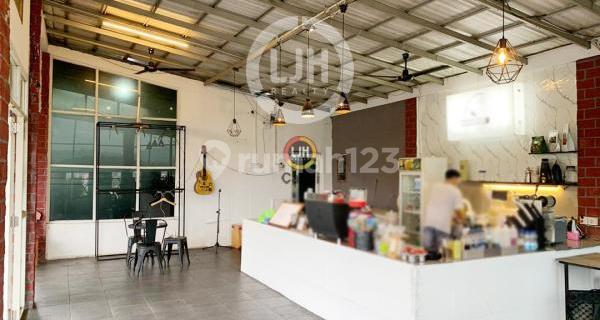 Cafe di Untung Suropati Semarang 1