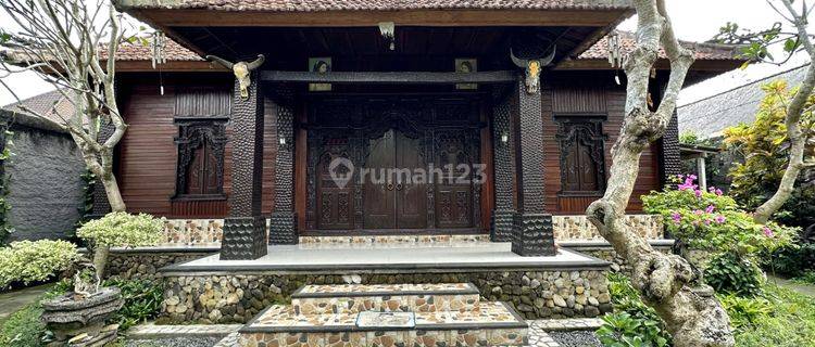 Dijual Rumah Klasik 4 Kamar Dengan Taman Luas di Saba, Gianyar 1