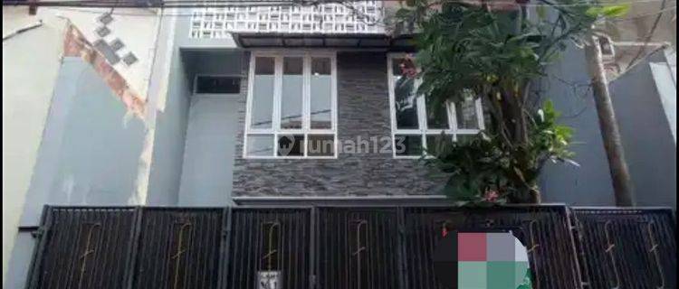 Disewakan rumah 3 lantai, terawat dan siap huni rawamangun jakarta timur 1