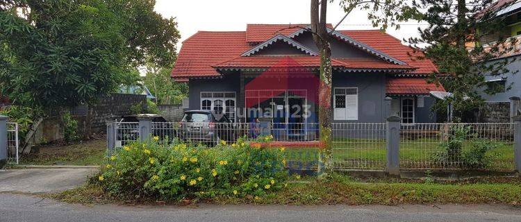 Rumah Lokasi Kota Singkawang dengan tanah cukup luas 1